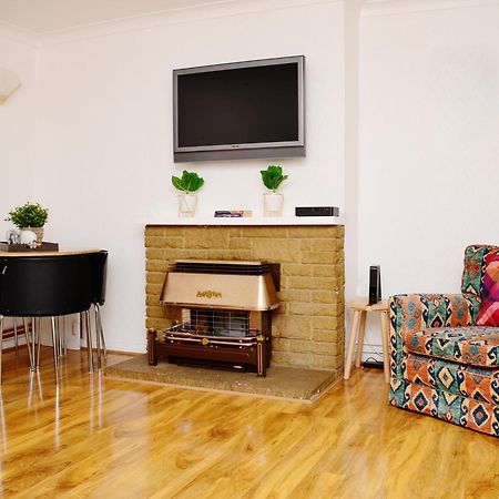 33Sm Dreams Unlimited Serviced Accommodation- Staines - Heathrow Stanwell Exterior foto