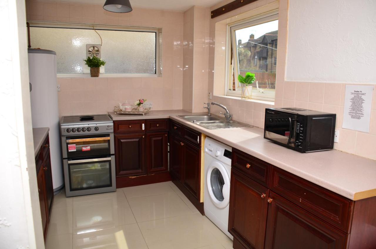 33Sm Dreams Unlimited Serviced Accommodation- Staines - Heathrow Stanwell Exterior foto