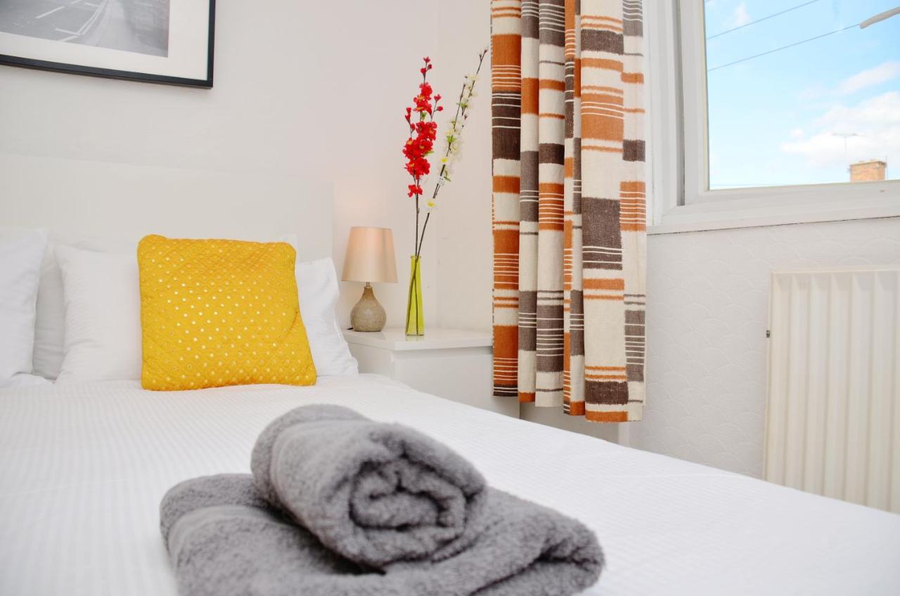 33Sm Dreams Unlimited Serviced Accommodation- Staines - Heathrow Stanwell Exterior foto